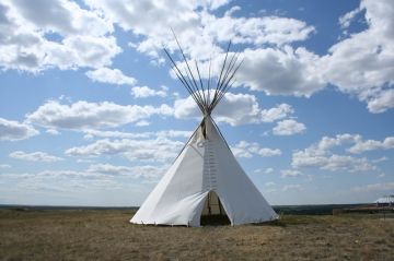 tipi-on-hill20090626_96