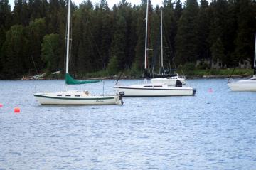 beach-front-boating20090808_04