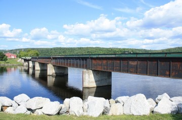 trail-river-bridge20100816_42