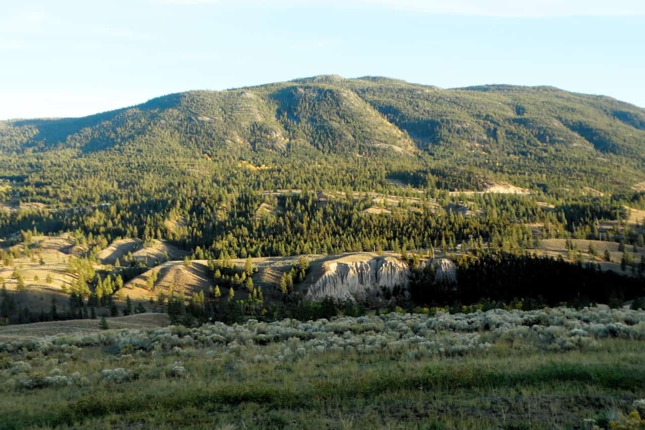 merrittbcscenicmoutainviews - Experience Nicola Valley BC beautiful autumn charm with renewed energy. Like myself, after the summer months, many people feel a sense of renewal and enthusiasm in the fall. The fall season with it's crisp cool air can often translate into a burst of energy and motivation for outdoor activities like hiking, or backroad driving. With countless backroads and hiking trails, makes Merritt BC your autumn outdoor destination spot. 